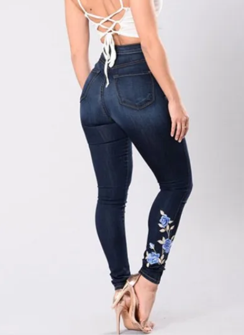 Pantalones vaqueros skinny con detalles florales