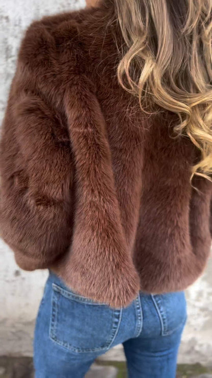 Chaqueta de pelo sintético con cuello alto