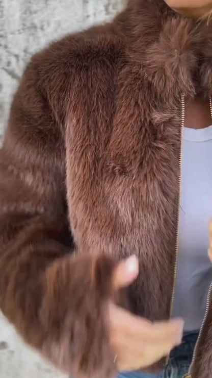 Chaqueta de pelo sintético con cuello alto